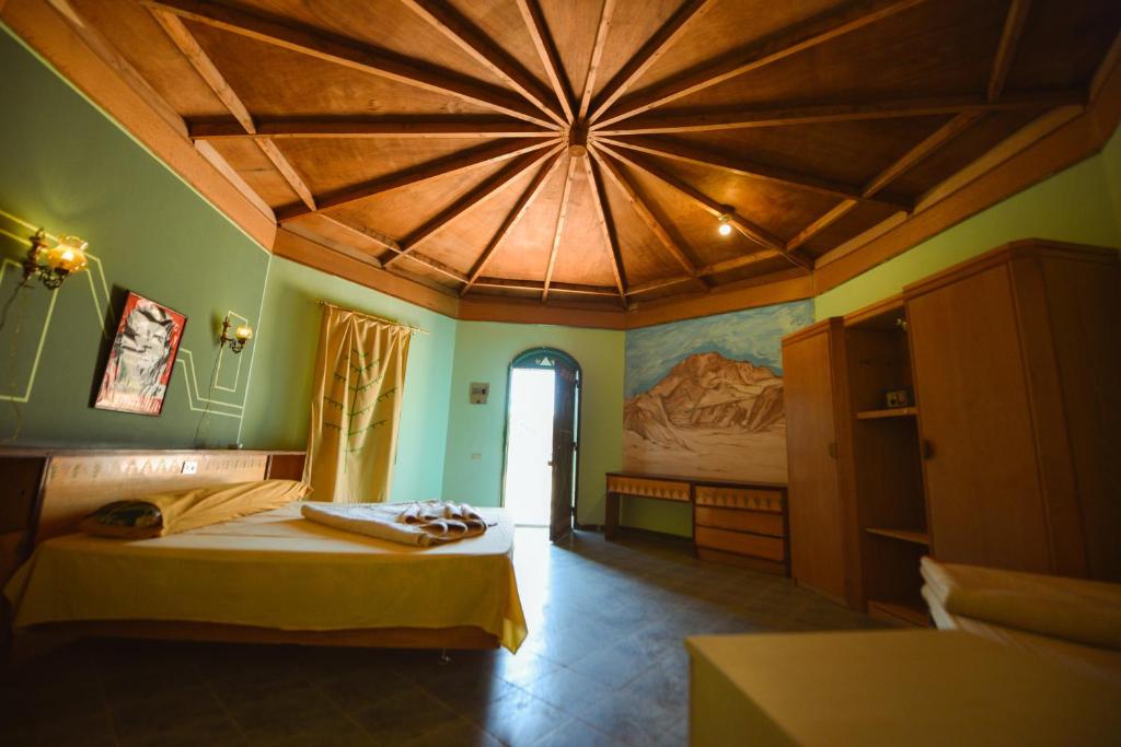Double room 2nd line from the sea